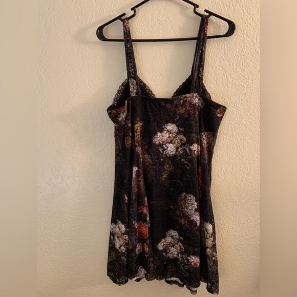 ❤️🔥Madden NYC Sleeveless Mini Dress - black floral lace overlay - Women Size L - Picture 4 of 7